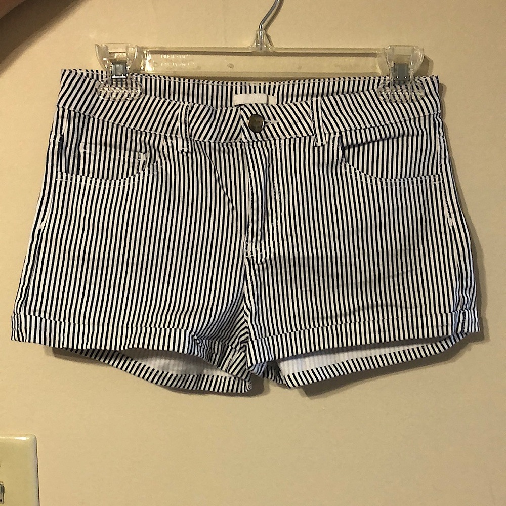 H&M shorts; Size US 6, EUR 36